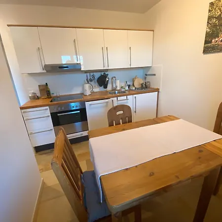 Landnest Apartment *